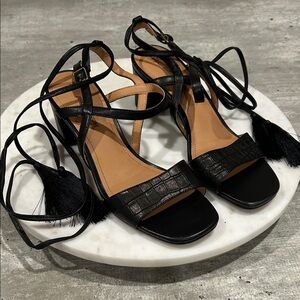 Johnston & Murphy Black around straps Sandals size 7